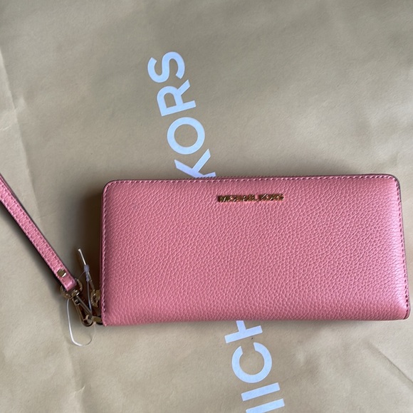 Michael Kors Jet Set Travel Large Travel CONTINENTAL 
Sherbert - Picture 14 of 16